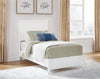 Cama doble con paneles Binterglen