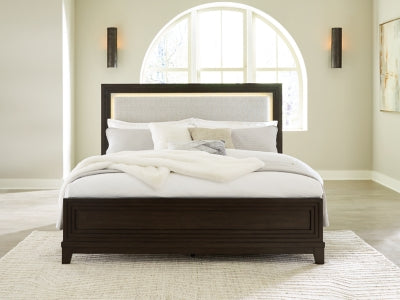 Cama Queen Neymorton con paneles tapizados