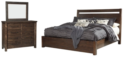 Cama King con paneles Starmore, tocador y espejo