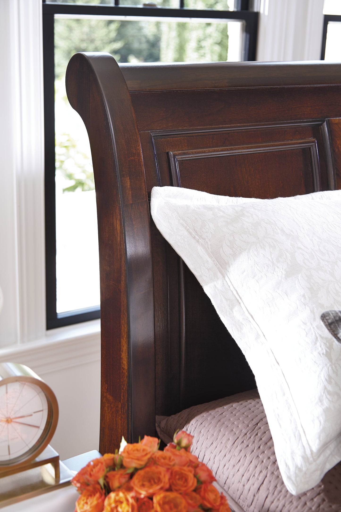 Cama tipo trineo Porter California King con almacenamiento
