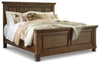 Cama Flynnter King con paneles, dos cómodas, espejo, cómoda y dos mesitas de noche