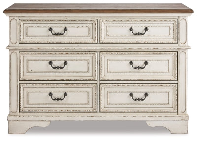 Realyn King Panel Bed, Dresser and 2 Nightstands