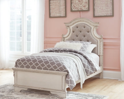 Realyn Twin Panel Bed, Dresser, Mirror and Nightstand