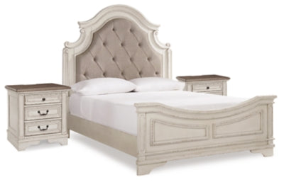 Cama Queen Realyn con paneles tapizados y dos mesitas de noche