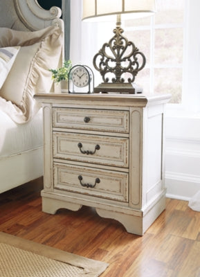 Realyn King Panel Bed, Vanity, Chest and 2 Nightstands