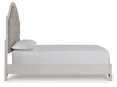 Cama Queen con paneles tapizados Blendon