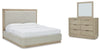 Cama Queen tapizada Hennington, tocador y espejo