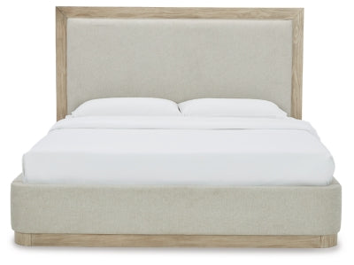 Cama tapizada Hennington California King, tocador y espejo