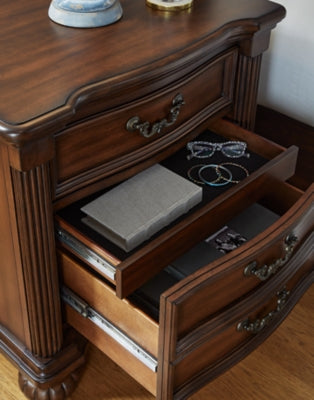 Lavinton Queen Poster Bed, Dresser, Mirror, Chest and Nightstand