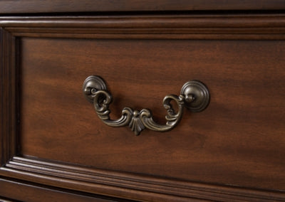 Lavinton Queen Poster Bed, Dresser, Mirror, Chest and Nightstand