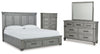 Cama King Russelyn con almacenamiento, tocador, espejo y cómoda