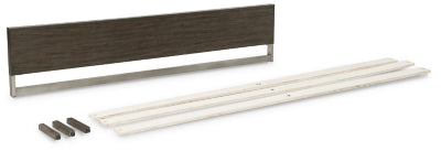 Cama Queen Arkenton con paneles, tocador y espejo