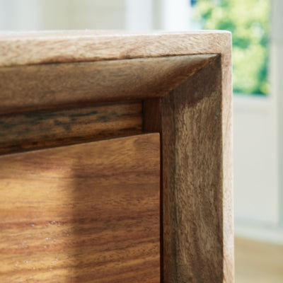 Dressonni Chest of Drawers