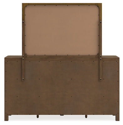 Cama California King Cabalynn con paneles, espacio de almacenamiento, tocador y espejo