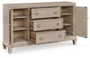 Jorlaina Dining Server