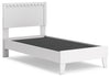 Cama con plataforma y dos paneles Hallityn