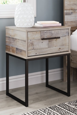 Neilsville Queen Platform Bed, Dresser, Chest and 2 Nightstands