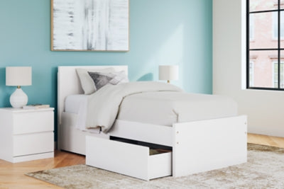 Cama de plataforma con dos paneles Onita y almacenamiento en un lado