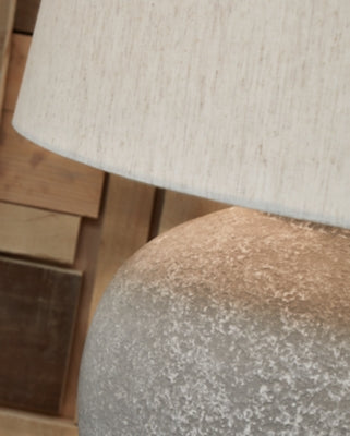 Dreward Table Lamp (Set of 2)