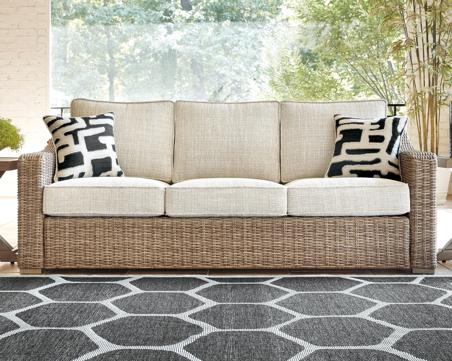 Sofá de exterior Beachcroft con cojín