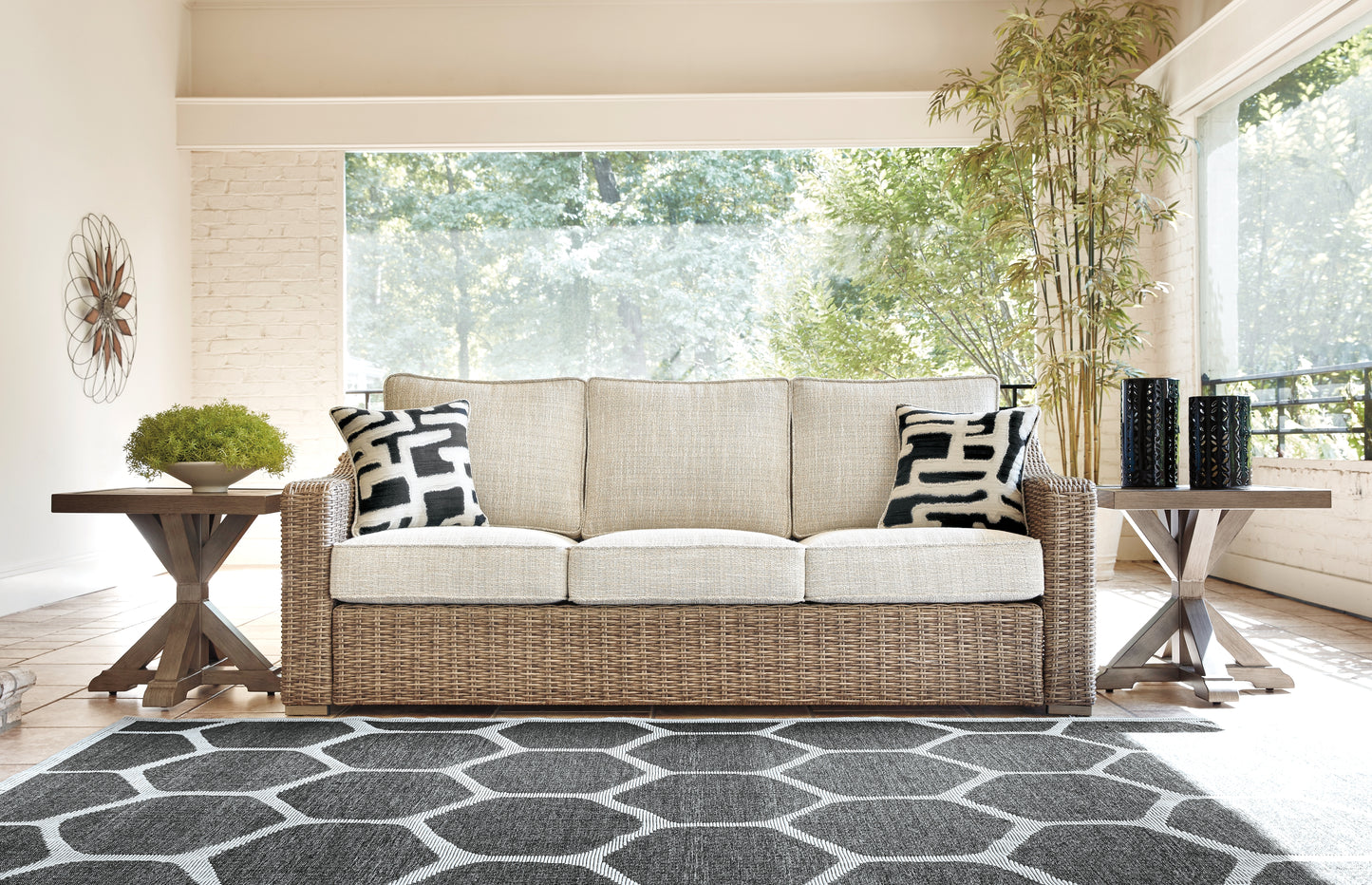 Sofá de exterior Beachcroft con cojín