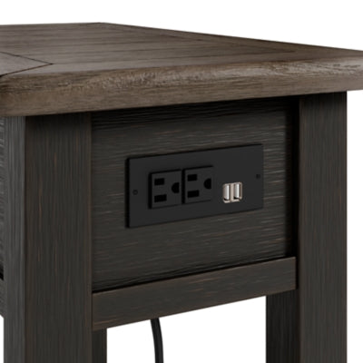 Mesa auxiliar junto a la silla Tyler Creek