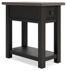 Mesa auxiliar junto a la silla Tyler Creek
