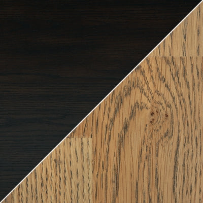 Mesa de centro Kocomore y dos mesas auxiliares junto a la silla